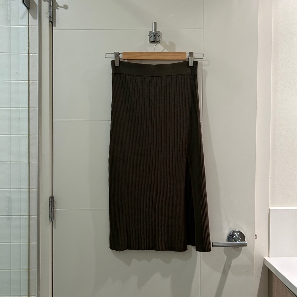 Wilfred stretchy skirt with split